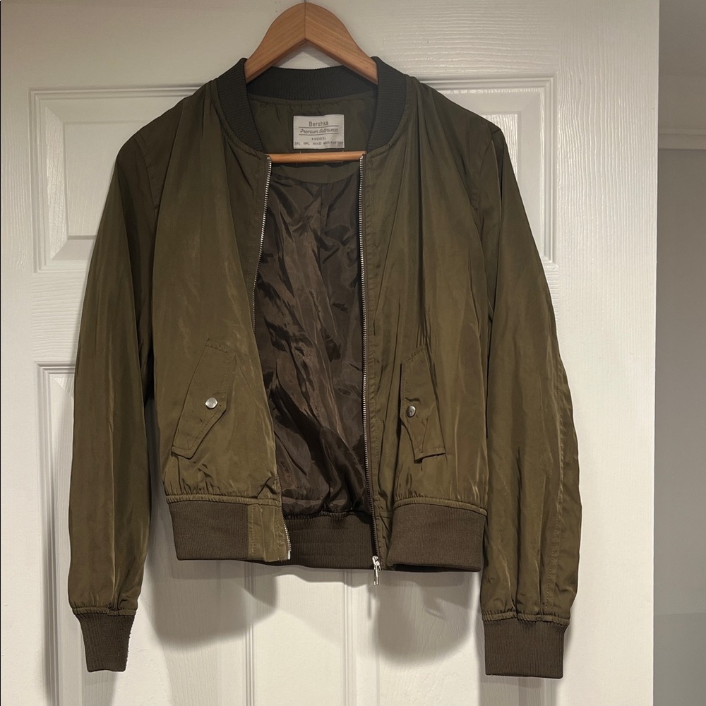 Bershka Khaki Green Puffer Jacket